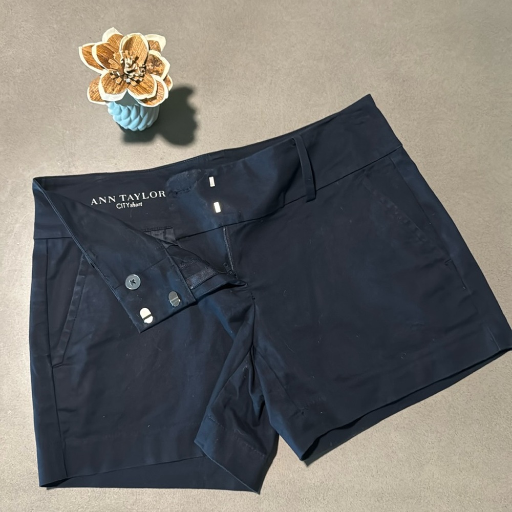 And Taylor city shorts in navy blue size 0